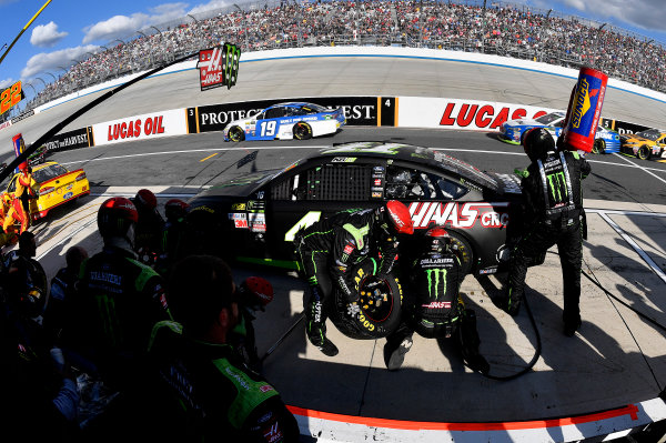 Monster Energy NASCAR Cup Series
Apache Warrior 400
Dover International Speedway, Dover, DE USA
Sunday 1 October 2017
Kurt Busch, Stewart-Haas Racing, Monster Energy/Haas Automation Ford Fusion crew
World Copyright: Rusty Jarrett
LAT Images