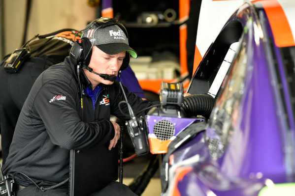 Monster Energy NASCAR Cup Series
First Data 500
Martinsville Speedway, Martinsville VA USA
Saturday 28 October 2017
Denny Hamlin, Joe Gibbs Racing, FedEx Walgreens Toyota Camry crew
World Copyright: Scott R LePage
LAT Images
ref: Digital Image lepage-171028-mart-3689