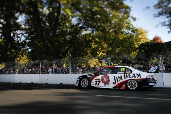 Round 4 - Hamilton 400.
Hamilton City Street Circuit, Hamilton, New Zealand.
17th - 18th April 2010.
Car 17, DJR, Dick Johnson Racing, Falcon FG, Jim Beam Racing, Steven Johnson.
World Copyright: Mark Horsburgh / LAT Photographic
ref: 17-Johnson-EV04-10-6291