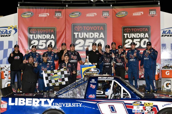 5-6 May, 2016, Kansas City, Kansas USA
William Byron celebrates his win in Victory Lane
? 2016, Nigel Kinrade
LAT Photo USA 5-6 May, 2016, Kansas City, Kansas USA
William Byron celebrates his win in Victory Lane
? 2016, Nigel Kinrade
LAT Photo USA