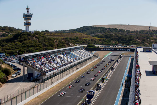 2017 FIA Formula 2 Round 10.
Circuito de Jerez, Jerez, Spain.
Sunday 8 October 2017.
Alex Palou (JPN, Campos Racing), leads Luca Ghiotto (ITA, RUSSIAN TIME) and the rest of the field at the start of the race.
Photo: Zak Mauger/FIA Formula 2.
ref: Digital Image _X0W2652 2017 FIA Formula 2 Round 10.
Circuito de Jerez, Jerez, Spain.
Sunday 8 October 2017.
Alex Palou (JPN, Campos Racing), leads Luca Ghiotto (ITA, RUSSIAN TIME) and the rest of the field at the start of the race.
Photo: Zak Mauger/FIA Formula 2.
ref: Digital Image _X0W2652