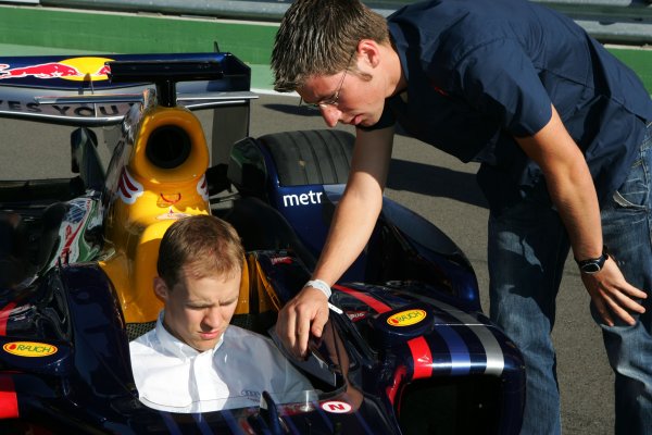 2007 DTM Championship.
Round 3, Eurospeedway Lausitz (Lausitzring). 18th - 20th May 2007.
Mattias Ekström (SWE), Audi Sport Team Abt Sportsline, Portrait, taking a seat in the Red Bull Racing Formula One car of Michael Ammermüller (GER)
World Copyright: Miltenburg/xpb
cc/LAT
ref: Digital Image Only