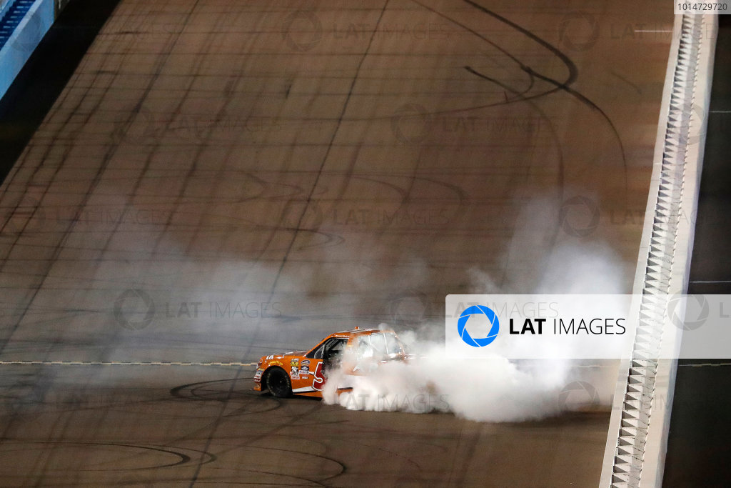 12 November, 2016, Avondale, Arizona, USA
Daniel Suarez burnout
?2016, Michael L. Levitt
LAT Photo USA 12 November, 2016, Avondale, Arizona, USA
Daniel Suarez burnout
?2016, Michael L. Levitt
LAT Photo USA