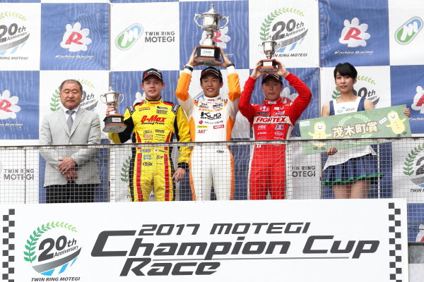 2017 Japanese Formula 3 Championship.
Motegi, Japan. 29th - 230th July 2017. Rd 14 15 & 16.
Rd14 Winner Sho Tsuboi ( #1 Corolla Chukyo Kuo TOM?S F317 ) 2nd position Mitsunori Takaboshi ( #23 B-MAX NDDP F3 ) 3rd position Hiroki Otsu ( #2 TODA RACING ) podium portrai
World Copyright: Yasushi Ishihara / LAT Images.
Ref: 2017JF3_R14_16_06