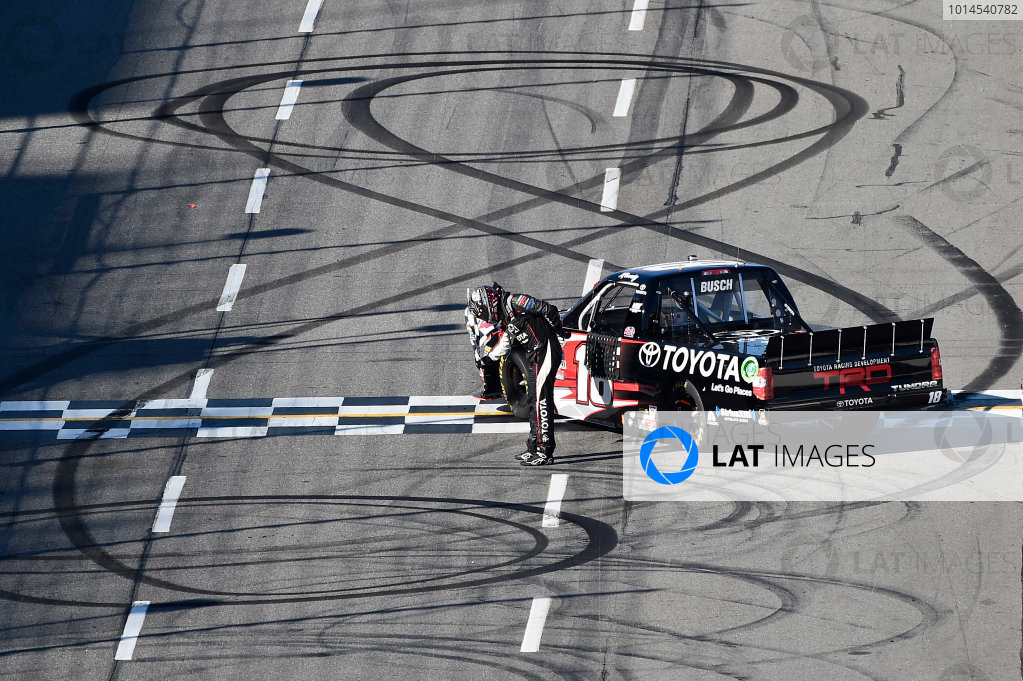 1-2 April, 2016, Martinsville, Virginia USA
Kyle Busch (18) celebrates after winning.
©2016, John Harrelson / LAT Photo USA
1-2 April, 2016, Martinsville, Virginia USA
Kyle Busch (18) celebrates after winning.
©2016, John Harrelson / LAT Photo USA