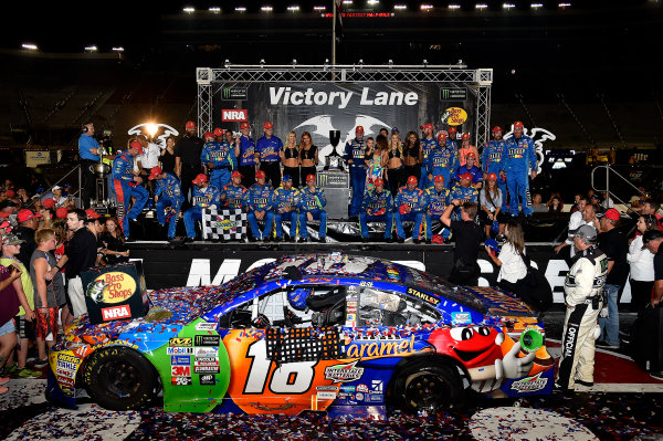 Monster Energy NASCAR Cup Series
Bass Pro Shops NRA Night Race
Bristol Motor Speedway, Bristol, TN USA
Saturday 19 August 2017
Kyle Busch, Joe Gibbs Racing, M&M's Caramel Toyota Camry wins
World Copyright: Rusty Jarrett
LAT Images Monster Energy NASCAR Cup Series
Bass Pro Shops NRA Night Race
Bristol Motor Speedway, Bristol, TN USA
Saturday 19 August 2017
Kyle Busch, Joe Gibbs Racing, M&M's Caramel Toyota Camry wins
World Copyright: Rusty Jarrett
LAT Images