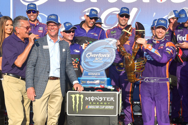 Monster Energy NASCAR Cup Series
Overton?s 301
New Hampshire Motor Speedway, Loudon, NH USA
Sunday 16 July 2017
Denny Hamlin, Joe Gibbs Racing, FedEx Office Toyota Camry lobster
World Copyright: Rusty Jarrett
LAT Images Monster Energy NASCAR Cup Series
Overton?s 301
New Hampshire Motor Speedway, Loudon, NH USA
Sunday 16 July 2017
Denny Hamlin, Joe Gibbs Racing, FedEx Office Toyota Camry lobster
World Copyright: Rusty Jarrett
LAT Images
