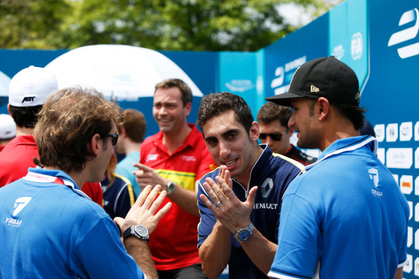 2015/2016 FIA Formula E Championship.
Putrajaya ePrix, Putrajaya, Malaysia.
Friday 6 November 2015.
Nicolas Prost (FRA), Renault e.Dams Z.E.15, Lucas Di Grassi (BRA), ABT Audi Sport FE01 and Jarno Trulli.
Photo: Zak Mauger/LAT/Formula E
ref: Digital Image _L0U0121