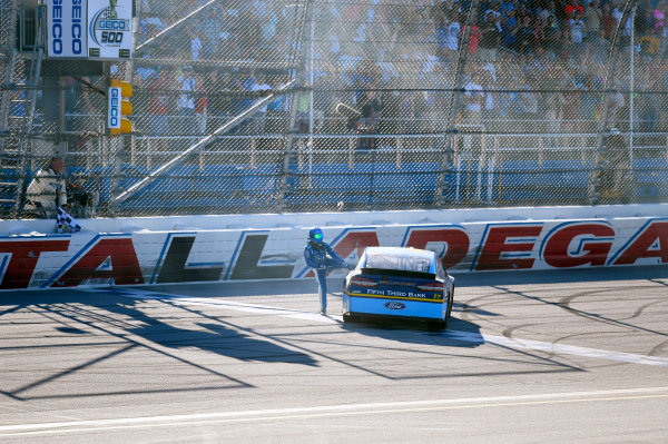 Monster Energy NASCAR Cup Series
GEICO 500
Talladega Superspeedway, Talladega, AL USA
Sunday 7 May 2017
Ricky Stenhouse Jr, Roush Fenway Racing, Fifth Third Bank Ford Fusion celebrates his win
World Copyright: Nigel Kinrade
LAT Images
ref: Digital Image 17TAL1nk07497