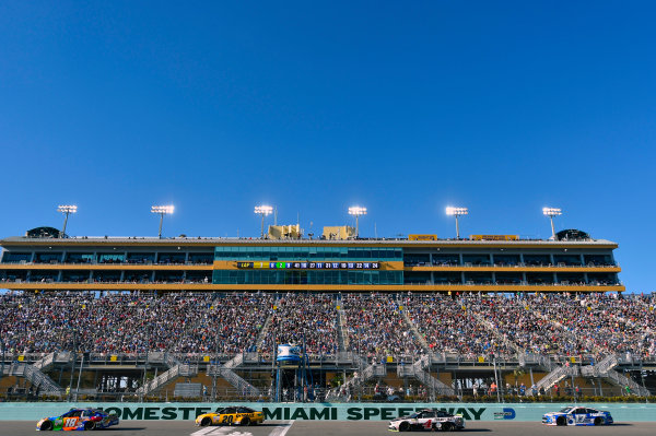 Monster Energy NASCAR Cup Series
Ford EcoBoost 400
Homestead-Miami Speedway, Homestead, FL USA
Sunday 19 November 2017
Kyle Busch, Joe Gibbs Racing, M&M's Caramel Toyota Camry, Matt Kenseth, Joe Gibbs Racing, DEWALT Hurricane Recovery Toyota Camry and Kevin Harvick, Stewart-Haas Racing, Jimmy John's Ford Fusion
World Copyright: Nigel Kinrade
LAT Images