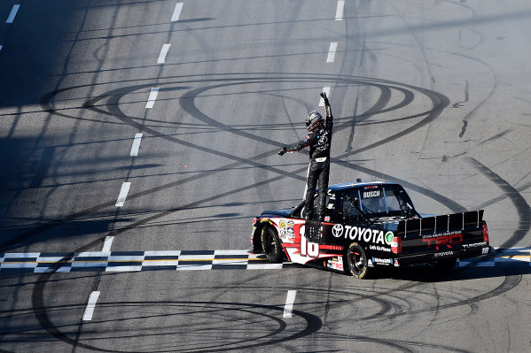 1-2 April, 2016, Martinsville, Virginia USA
Kyle Busch (18) celebrates after winning.
©2016, John Harrelson / LAT Photo USA
1-2 April, 2016, Martinsville, Virginia USA
Kyle Busch (18) celebrates after winning.
©2016, John Harrelson / LAT Photo USA