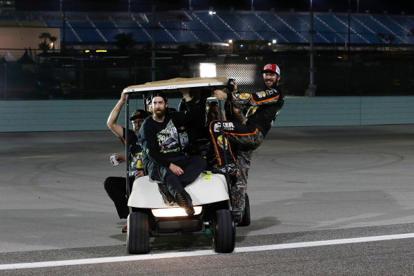 Monster Energy NASCAR Cup Series
Ford EcoBoost 400
Homestead-Miami Speedway, Homestead, FL USA
Monday 20 November 2017
Martin Truex Jr, Furniture Row Racing, Bass Pro Shops / Tracker Boats Toyota Camry arrives at photo shoot with his team
World Copyright: Michael L. Levitt
LAT Images