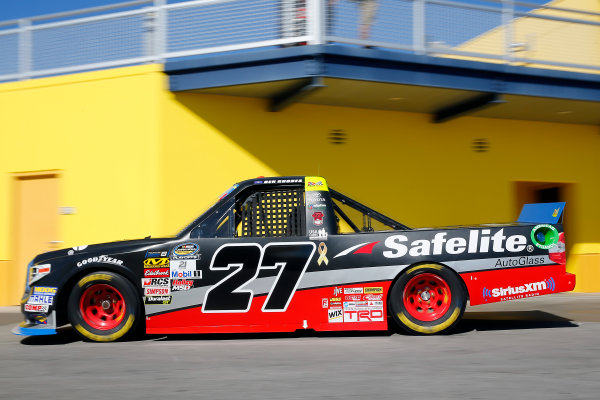 NASCAR Camping World Truck Series
Las Vegas 350
Las Vegas Motor Speedway, Las Vegas, NV USA
Saturday 30 September 2017
Ben Rhodes, Safelite Auto Glass Toyota Tundra
World Copyright: Russell LaBounty
LAT Images NASCAR Camping World Truck Series
Las Vegas 350
Las Vegas Motor Speedway, Las Vegas, NV USA
Saturday 30 September 2017
Ben Rhodes, Safelite Auto Glass Toyota Tundra
World Copyright: Russell LaBounty
LAT Images