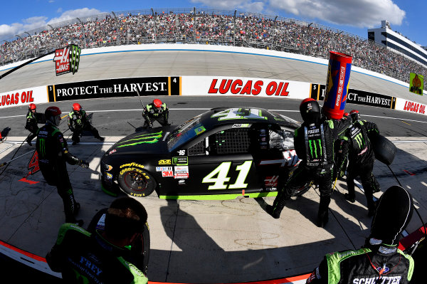 Monster Energy NASCAR Cup Series
Apache Warrior 400
Dover International Speedway, Dover, DE USA
Sunday 1 October 2017
Kurt Busch, Stewart-Haas Racing, Monster Energy/Haas Automation Ford Fusion
World Copyright: Rusty Jarrett
LAT Images Monster Energy NASCAR Cup Series
Apache Warrior 400
Dover International Speedway, Dover, DE USA
Sunday 1 October 2017
Kurt Busch, Stewart-Haas Racing, Monster Energy/Haas Automation Ford Fusion
World Copyright: Rusty Jarrett
LAT Images