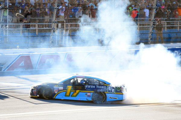 Monster Energy NASCAR Cup Series
GEICO 500
Talladega Superspeedway, Talladega, AL USA
Sunday 7 May 2017
Ricky Stenhouse Jr, Roush Fenway Racing, Fifth Third Bank Ford Fusion celebrates his win
World Copyright: Nigel Kinrade
LAT Images
ref: Digital Image 17TAL1nk07441 Monster Energy NASCAR Cup Series
GEICO 500
Talladega Superspeedway, Talladega, AL USA
Sunday 7 May 2017
Ricky Stenhouse Jr, Roush Fenway Racing, Fifth Third Bank Ford Fusion celebrates his win
World Copyright: Nigel Kinrade
LAT Images
ref: Digital Image 17TAL1nk07441