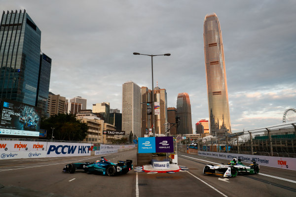 2017/2018 FIA Formula E Championship.
Round 1 - Hong Kong, China.
Saturday 02 December 2017.
Oliver Turvey (GBR), NIO Formula E Team, NextEV NIO Sport 003, leads Lucas Di Grassi (BRA), Audi Sport ABT Schaeffler, Audi e-tron FE04.
Photo: Sam Bloxham/LAT/Formula E
ref: Digital Image _J6I3740