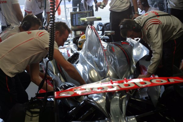 2007 Italian Grand Prix - Friday Practice
Autodromo di Monza, Monza, Italy.
7th September 2007.
The McLaren team work on the car of Lewis Hamilton, McLaren MP4-22 Mercedes. Technical. Portrait. Helmets. 
World Copyright: Steven Tee/LAT Photographic
ref: Digital Image YY2Z8213