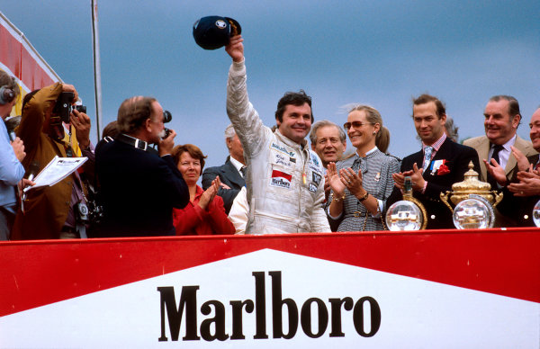 1980 British Grand Prix.
Brands Hatch, England.
11-13 July 1980.
Alan Jones (Williams Ford) celebrates 1st position on the podium. TRH Prince and Princess Michael of Kent stand to the right.
Ref-80 GB 06.
World Copyright - LAT Photographic
1980 British Grand Prix.
Brands Hatch, England.
11-13 July 1980.
Alan Jones (Williams Ford) celebrates 1st position on the podium. TRH Prince and Princess Michael of Kent stand to the right.
Ref-80 GB 06.
World Copyright - LAT Photographic