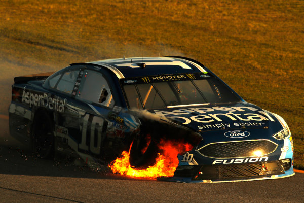 Monster Energy NASCAR Cup Series
Ford EcoBoost 400
Homestead-Miami Speedway, Homestead, FL USA
Sunday 19 November 2017
Danica Patrick, Stewart-Haas Racing, Aspen Dental Ford Fusion crash fire
World Copyright: Michael L. Levitt
LAT Images Monster Energy NASCAR Cup Series
Ford EcoBoost 400
Homestead-Miami Speedway, Homestead, FL USA
Sunday 19 November 2017
Danica Patrick, Stewart-Haas Racing, Aspen Dental Ford Fusion crash fire
World Copyright: Michael L. Levitt
LAT Images