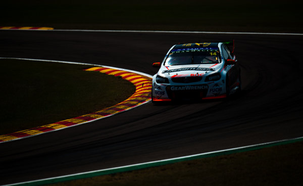 2017 Supercars Championship Round 6.
Darwin Triple Crown, Hidden Valley Raceway, Northern Territory, Australia.
Friday June 16th to Sunday June 18th 2017.
Tim Slade drives the #14 Freightliner Racing Holden Commodore VF.
World Copyright: Daniel Kalisz/LAT Images
Ref: Digital Image 160617_VASCR6_DKIMG_0275.JPG 2017 Supercars Championship Round 6.
Darwin Triple Crown, Hidden Valley Raceway, Northern Territory, Australia.
Friday June 16th to Sunday June 18th 2017.
Tim Slade drives the #14 Freightliner Racing Holden Commodore VF.
World Copyright: Daniel Kalisz/LAT Images
Ref: Digital Image 160617_VASCR6_DKIMG_0275.JPG