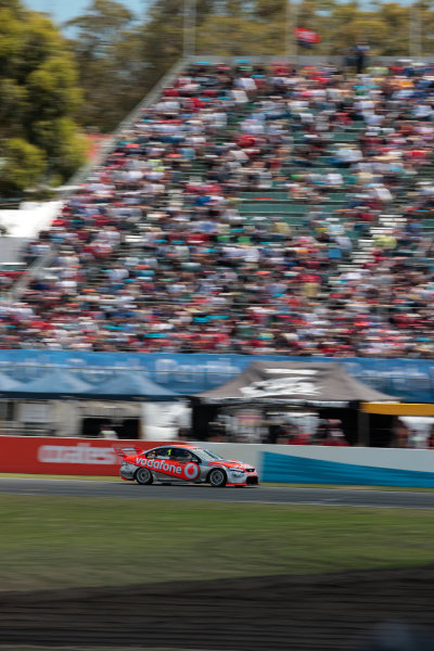Big Pond 300, Barbagallo Raceway, Wanneroo.
Australia. 20th - 22nd November 2009.
Car 1, Falcon FG, Ford, Jamie Whincup, T8, TeamVodafone, Triple Eight Race Engineering, Triple Eight Racing.
World Copyright: Mark Horsburgh/LAT Photographic
ref: 1-Whincup-EV13-09-4545 Big Pond 300, Barbagallo Raceway, Wanneroo.
Australia. 20th - 22nd November 2009.
Car 1, Falcon FG, Ford, Jamie Whincup, T8, TeamVodafone, Triple Eight Race Engineering, Triple Eight Racing.
World Copyright: Mark Horsburgh/LAT Photographic
ref: 1-Whincup-EV13-09-4545