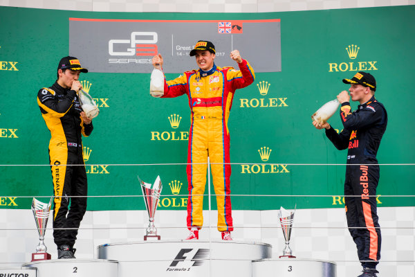 2017 GP3 Series Round 3.
Silverstone, Northamptonshire, UK.
Sunday 16 July 2017.
Jack Aitken (GBR, ART Grand Prix), Giuliano Alesi (FRA, Trident), Niko Kari (FIN, Arden International).
Photo: Zak Mauger/GP3 Series Media Service.
ref: Digital Image _56I0287 2017 GP3 Series Round 3.
Silverstone, Northamptonshire, UK.
Sunday 16 July 2017.
Jack Aitken (GBR, ART Grand Prix), Giuliano Alesi (FRA, Trident), Niko Kari (FIN, Arden International).
Photo: Zak Mauger/GP3 Series Media Service.
ref: Digital Image _56I0287