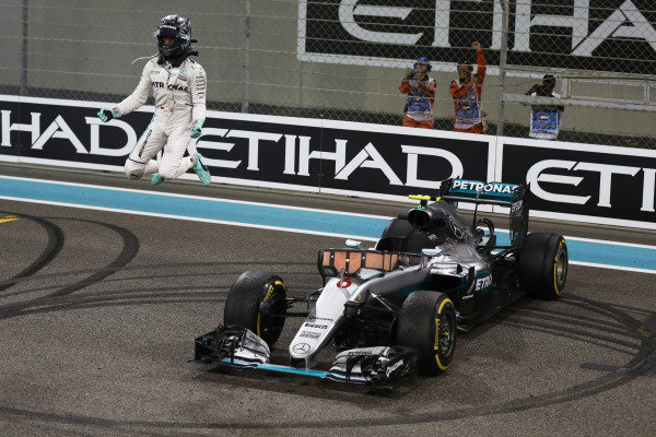 Yas Marina Circuit, Abu Dhabi, United Arab Emirates.
Sunday 27 November 2016.
Nico Rosberg, Mercedes F1 W07 Hybrid, celebrates as he jumps from his car after winning the World Championship.
World Copyright: Glenn Dunbar/LAT Photographic
ref: Digital Image _X4I5201 Yas Marina Circuit, Abu Dhabi, United Arab Emirates.
Sunday 27 November 2016.
Nico Rosberg, Mercedes F1 W07 Hybrid, celebrates as he jumps from his car after winning the World Championship.
World Copyright: Glenn Dunbar/LAT Photographic
ref: Digital Image _X4I5201
