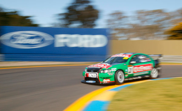 2003 Australian V8 Supercars, Round 9, Sandown, 14th September 2003.
FORD Falcon BA drivers John Bowe and Brad Jones in action during the Betta Electrical 500 held at Melbournes Sandown International Raceway today.
Photo: Mark Horsburgh/LAT Photographic