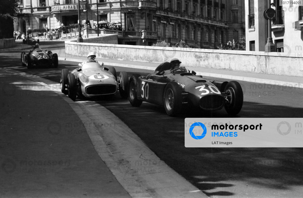 Eugenio castellotti lancia d50 leads stirling moss mercedes w196