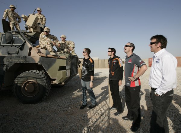 2007 Australian V8 Supercars.
Bahrain International Circuit. Sakhir, Bahrain.
2nd - 4th November. 
Craig Lowndes, Jason Bright, Rick Kelly,Greg Murphy talk to the troops after flying into visit the Australian troops based at Tallil Airbase located approximately 310 kilometers Southeast of Baghdad, Iraq.
World Copyright: Mark Horsburgh/LAT Photographic. 
Ref: Digital Image V8-Drivers-IRAQ-7302