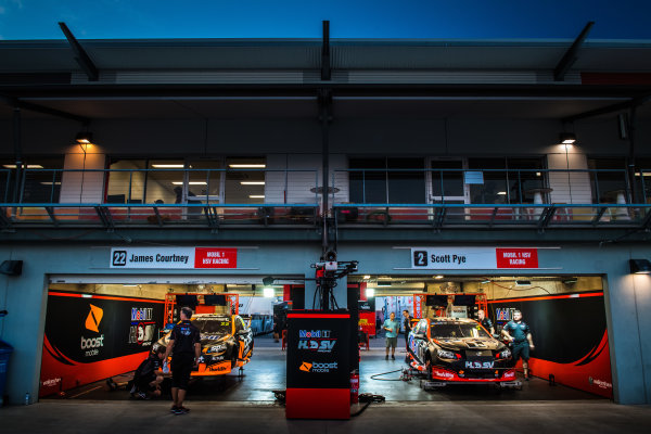 2017 Supercars Championship Round 7.
Townsville 400, Reid Park, Townsville, Queensland, Australia.
Friday 7th July to Sunday 9th July 2017.
James Courtney drives the #22 Mobil 1 HSV Racing Holden Commodore VF, Scott Pye drives the #2 Mobil 1 HSV Racing Holden Commodore VF.
World Copyright: Daniel Kalisz/ LAT Images
Ref: Digital Image 070717_VASCR7_DKIMG_2586.jpg 2017 Supercars Championship Round 7.
Townsville 400, Reid Park, Townsville, Queensland, Australia.
Friday 7th July to Sunday 9th July 2017.
James Courtney drives the #22 Mobil 1 HSV Racing Holden Commodore VF, Scott Pye drives the #2 Mobil 1 HSV Racing Holden Commodore VF.
World Copyright: Daniel Kalisz/ LAT Images
Ref: Digital Image 070717_VASCR7_DKIMG_2586.jpg