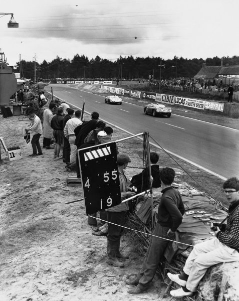 Le Mans, France. 10th - 11th June 1961
Olivier Gendebien/Phil Hill (Ferrari 250 TRI/61), 1st position, leads Masten Gregory/Bob Holbert (Porsche RS61 Spyder), 5th position, action. World Copyright: LAT Photographic
Ref: Autocar Used Pic 16th June 1961 Pg 956. Le Mans, France. 10th - 11th June 1961
Olivier Gendebien/Phil Hill (Ferrari 250 TRI/61), 1st position, leads Masten Gregory/Bob Holbert (Porsche RS61 Spyder), 5th position, action. World Copyright: LAT Photographic
Ref: Autocar Used Pic 16th June 1961 Pg 956.