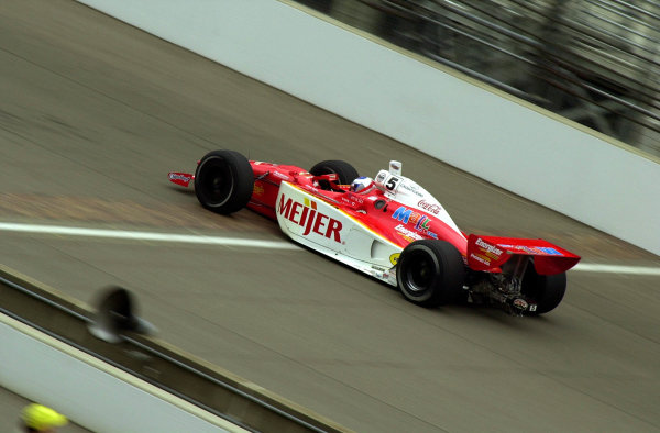 Robby McGehee speeds across the yard of bricks at the start/finish line.
84th. Indianapolis 500, Indy Racing Northern Light Series, Indianapolis Motor Speedway, Speedway Indiana,USA 28 May,2000 -F
Peirce Williams 2000 LAT PHOTOGRAPHIC