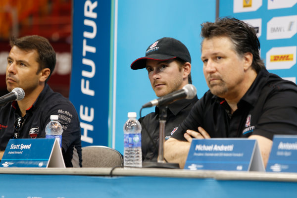 Miami e-Prix 2015.
Friday Press Conferences.
Scott Speed (USA)/Andretti Autosport - Spark-Renault SRT_01E, Michael Andretti - Andretti President, Chairman and CEO.
FIA Formula E World Championship.
Miami, Florida, USA.
Friday 13 March 2015.

Copyright: Adam Warner / LAT / FE
ref: Digital Image _L5R2990