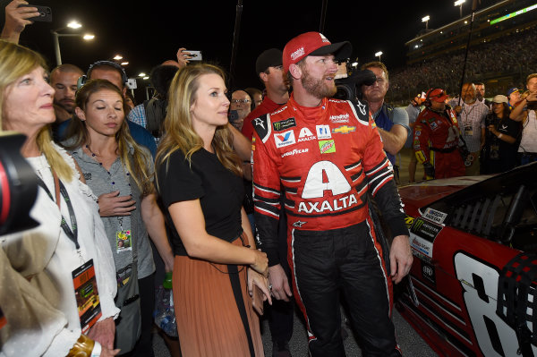 Monster Energy NASCAR Cup Series
Ford EcoBoost 400
Homestead-Miami Speedway, Homestead, FL USA
Sunday 19 November 2017
Dale Earnhardt Jr, Hendrick Motorsports, Axalta Chevrolet SS, and Wife Amy Reimann Earnhardt.
World Copyright: John K Harrelson
LAT Images Monster Energy NASCAR Cup Series
Ford EcoBoost 400
Homestead-Miami Speedway, Homestead, FL USA
Sunday 19 November 2017
Dale Earnhardt Jr, Hendrick Motorsports, Axalta Chevrolet SS, and Wife Amy Reimann Earnhardt.
World Copyright: John K Harrelson
LAT Images