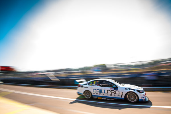 2017 Supercars Championship Round 6.
Darwin Triple Crown, Hidden Valley Raceway, Northern Territory, Australia.
Friday June 16th to Sunday June 18th 2017.
Macauley Jones drives the #4 Drillpro Racing Holden Commodore VF.
World Copyright: Daniel Kalisz/LAT Images
Ref: Digital Image 160617_VASCR6_DKIMG_1229.JPG 2017 Supercars Championship Round 6.
Darwin Triple Crown, Hidden Valley Raceway, Northern Territory, Australia.
Friday June 16th to Sunday June 18th 2017.
Macauley Jones drives the #4 Drillpro Racing Holden Commodore VF.
World Copyright: Daniel Kalisz/LAT Images
Ref: Digital Image 160617_VASCR6_DKIMG_1229.JPG