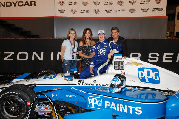 Verizon IndyCar Series
Bommarito Automotive Group 500
Gateway Motorsports Park, Madison, IL USA
Saturday 26 August 2017
Winner Josef Newgarden, Team Penske Chevrolet and family
World Copyright: Michael L. Levitt
LAT Images Verizon IndyCar Series
Bommarito Automotive Group 500
Gateway Motorsports Park, Madison, IL USA
Saturday 26 August 2017
Winner Josef Newgarden, Team Penske Chevrolet and family
World Copyright: Michael L. Levitt
LAT Images