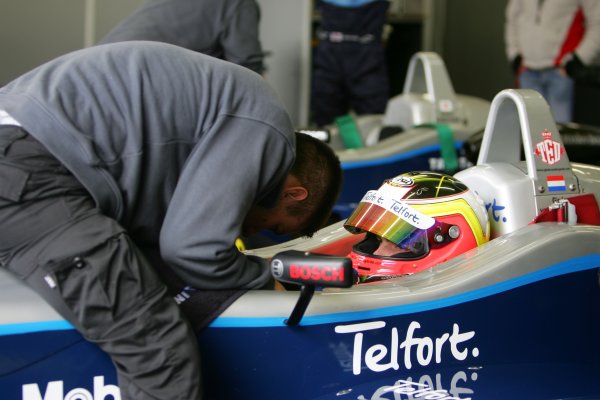 2006 F3 Euro Series.
Round 17 & 18, Le Mans Bugatti Circuit. 13th - 15th October 2006.
Giedo van der Garde (NED), ASM Formula 3, Dallara F305 Mercedes, preparing for the qualifying session
World Copyright: Miltenburg/xpb
cc/LAT
ref: Digital Image Only