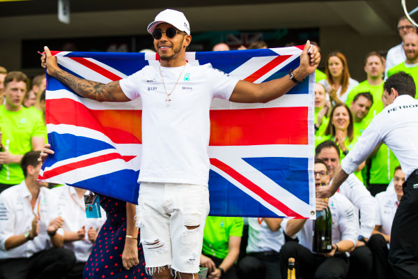 Autodromo Hermanos Rodriguez, Mexico City, Mexico.
Sunday 29 October 2017.
Lewis Hamilton, Mercedes AMG, celebrates his 4th World Championship with the Mercedes AMG Team.World Copyright: Sam Bloxham/LAT Images
ref: Digital Image _J6I0831 Autodromo Hermanos Rodriguez, Mexico City, Mexico.
Sunday 29 October 2017.
Lewis Hamilton, Mercedes AMG, celebrates his 4th World Championship with the Mercedes AMG Team.World Copyright: Sam Bloxham/LAT Images
ref: Digital Image _J6I0831