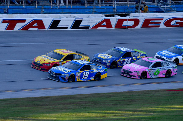 Monster Energy NASCAR Cup Series
Alabama 500
Talladega Superspeedway
Talladega, AL USA
Sunday 15 October 2017
Daniel Suarez, Joe Gibbs Racing, Camping World Toyota Camry, Joey Logano, Team Penske, Shell Pennzoil Ford Fusion, Trevor Bayne, Roush Fenway Racing, Liberty National Ford Fusion, and Chase Elliott, Hendrick Motorsports, NAPA Chevrolet SS
World Copyright: Rusty Jarrett
LAT Images