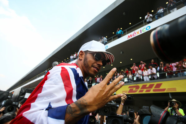 Autodromo Hermanos Rodriguez, Mexico City, Mexico.
Sunday 29 October 2017.
Lewis Hamilton, Mercedes AMG, with Union flag across his shoulders, holds four fingers up in celebration of becoming the first British 4 times world champion in history.
World Copyright: Charles Coates/LAT Images
ref: Digital Image DJ5R7907 Autodromo Hermanos Rodriguez, Mexico City, Mexico.
Sunday 29 October 2017.
Lewis Hamilton, Mercedes AMG, with Union flag across his shoulders, holds four fingers up in celebration of becoming the first British 4 times world champion in history.
World Copyright: Charles Coates/LAT Images
ref: Digital Image DJ5R7907