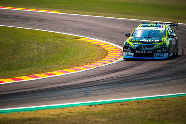 2017 Supercars Championship Round 6. 
Darwin Triple Crown, Hidden Valley Raceway, Northern Territory, Australia.
Friday June 16th to Sunday June 18th 2017.
2
World Copyright: Daniel Kalisz/LAT Images
Ref: Digital Image 160617_VASCR6_DKIMG_0182.JPG