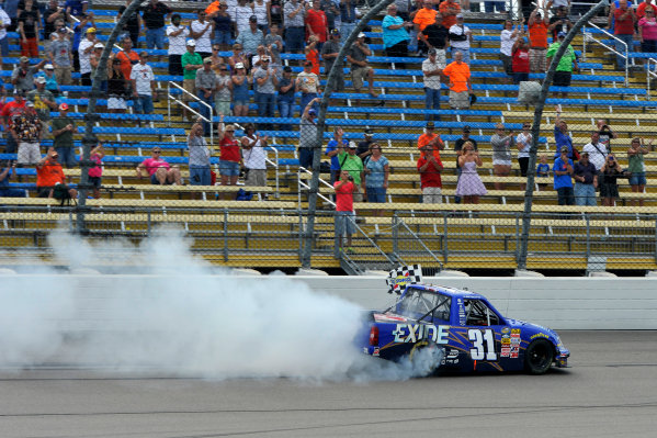 7-8 September, 2013, Newton, Iowa USA
James Buescher celebrates the win with a burn out
©2013, Scott R LePage
LAT Photo USA 7-8 September, 2013, Newton, Iowa USA
James Buescher celebrates the win with a burn out
©2013, Scott R LePage
LAT Photo USA