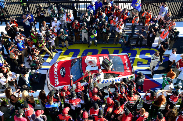 Monster Energy NASCAR Cup Series
AXALTA presents the Pocono 400
Pocono Raceway, Long Pond, PA USA
Sunday 11 June 2017
Ryan Blaney, Wood Brothers Racing, Motorcraft/Quick Lane Tire & Auto Center Ford Fusion
World Copyright: Rusty Jarrett
LAT Images Monster Energy NASCAR Cup Series
AXALTA presents the Pocono 400
Pocono Raceway, Long Pond, PA USA
Sunday 11 June 2017
Ryan Blaney, Wood Brothers Racing, Motorcraft/Quick Lane Tire & Auto Center Ford Fusion
World Copyright: Rusty Jarrett
LAT Images