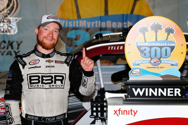 NASCAR XFINITY Series
VisitMyrtleBeach.com 300
Kentucky Speedway
Sparta, KY USA
Saturday 23 September 2017
Tyler Reddick, BBR/Jason Aldean Chevrolet Camaro celebrates in victory lane
World Copyright: Russell LaBounty
LAT Images NASCAR XFINITY Series
VisitMyrtleBeach.com 300
Kentucky Speedway
Sparta, KY USA
Saturday 23 September 2017
Tyler Reddick, BBR/Jason Aldean Chevrolet Camaro celebrates in victory lane
World Copyright: Russell LaBounty
LAT Images