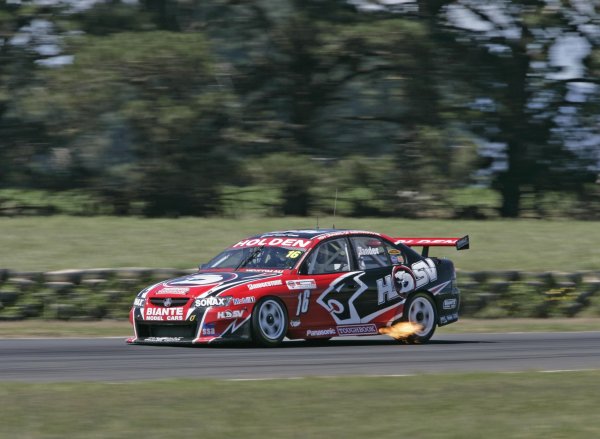 2005 Australian V8 Supercars
Symmons Plains Raceway, Australia. 11th - 13th November 2005
Race winner Garth Tander (HSV Dealer Team Holden Commodore VZ). Action.
World Copyright: Mark Horsburgh / LAT Photographic
ref: 05AusV8SP36