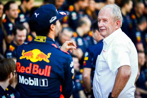 Yas Marina Circuit, Abu Dhabi, United Arab Emirates.
Sunday 26 November 2017.
Daniel Ricciardo, Red Bull Racing, and Helmut Markko, Consultant, Red Bull Racing.
World Copyright: Andy Hone/LAT Images
ref: Digital Image _ONY2595 Yas Marina Circuit, Abu Dhabi, United Arab Emirates.
Sunday 26 November 2017.
Daniel Ricciardo, Red Bull Racing, and Helmut Markko, Consultant, Red Bull Racing.
World Copyright: Andy Hone/LAT Images
ref: Digital Image _ONY2595