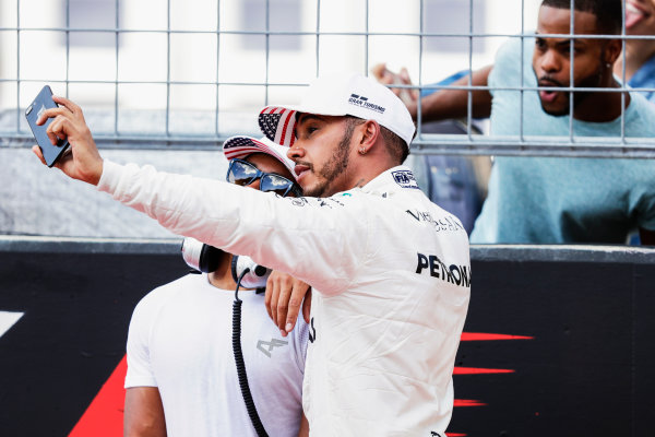 Circuit of the Americas, Austin, Texas, United States of America.
Saturday 21 October 2017.
Lewis Hamilton, Mercedes AMG, on the grid with his brother Nick after securing pole.
World Copyright: Zak Mauger/LAT Images
ref: Digital Image _56I1814 Circuit of the Americas, Austin, Texas, United States of America.
Saturday 21 October 2017.
Lewis Hamilton, Mercedes AMG, on the grid with his brother Nick after securing pole.
World Copyright: Zak Mauger/LAT Images
ref: Digital Image _56I1814