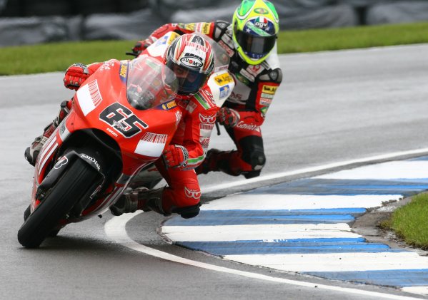 2007 Moto GP British Grand Prix.
Donington Park, England.
22nd-24th June 2007.
Loris Capirossi (Ducati Marlboro Team, Ducati Desmosedici GP7) leads Alex Barros (Pramac dÕAntin, Ducati Desmosedici GP7) action.
World Copyright: Kevin Wood/LAT Photographic
ref: Digital Image IMG_6216