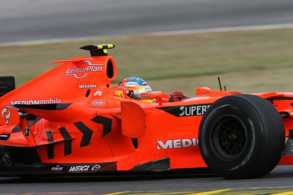 Adrian Sutil (GER) Spyker F8-VII
Formula One Testing, Valencia, Spain,
Day Two, 20 February 2007.
DIGITAL IMAGE
Adrian Sutil (GER) Spyker F8-VII
Formula One Testing, Valencia, Spain,
Day Two, 20 February 2007.
DIGITAL IMAGE